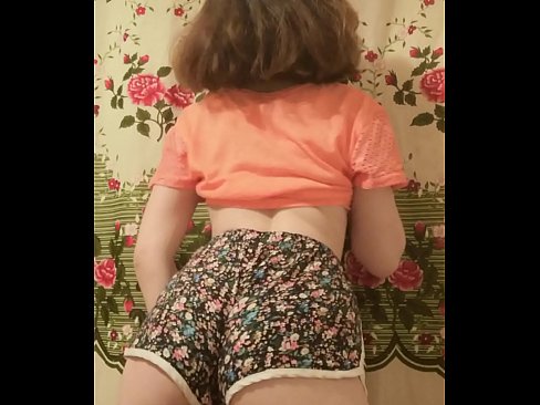 ❤️ Una ghjovana sexy si spoglia i pantaloncini davanti à a camera Pornografia russa à co.pornfuror.ru ❤