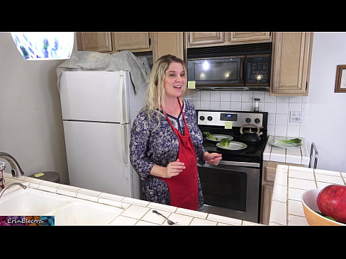 ❤️ Stepmom u munghje in cucina prima di a so data Pornografia russa à co.pornfuror.ru ❤